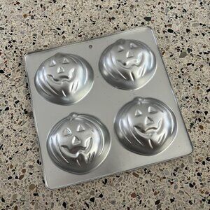 Wilton Vintage Halloween Pumpkin Cupcake Pan 1990 Cake Muffin Baking Mold Sheet